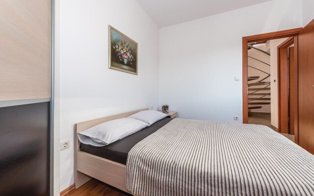 Stunning Home in Jadrija With Wifi and 4 Bedrooms