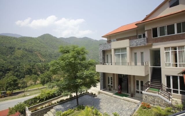 Serene Highway Resort