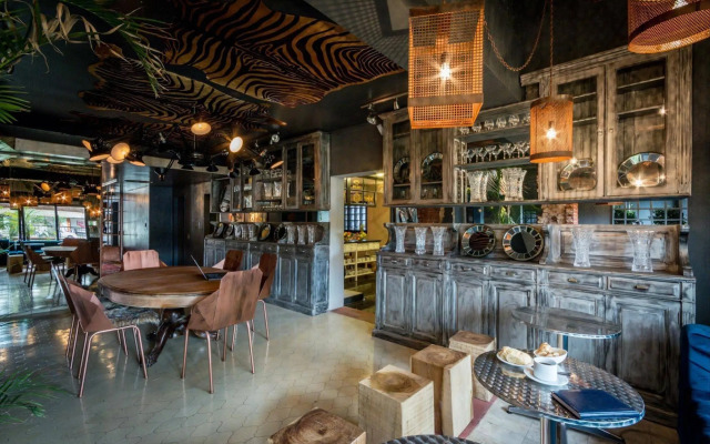 Onas Hostel & Suites