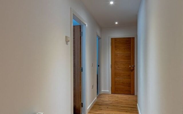 Spacious Modern Apartment