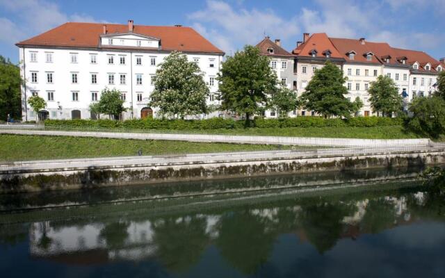 Zois Apartments