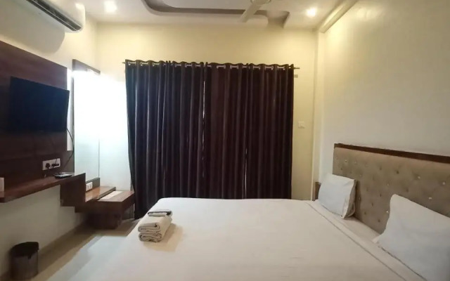 OYO 11483 Hotel Oakwood