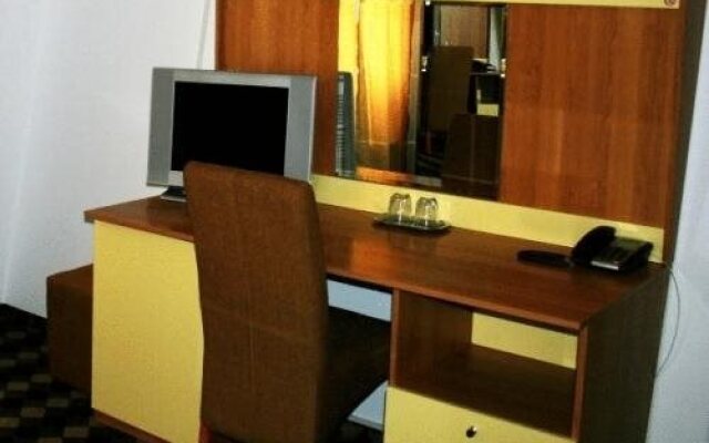 Plus Hotel