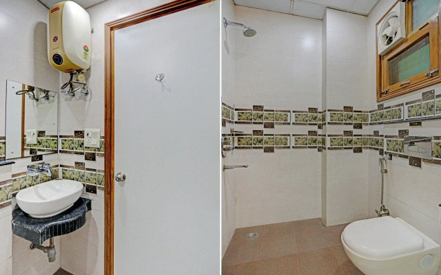 OYO Townhouse 79643 Oyo Townhouse Hotel Merriment Near ISKCON Temple Noida