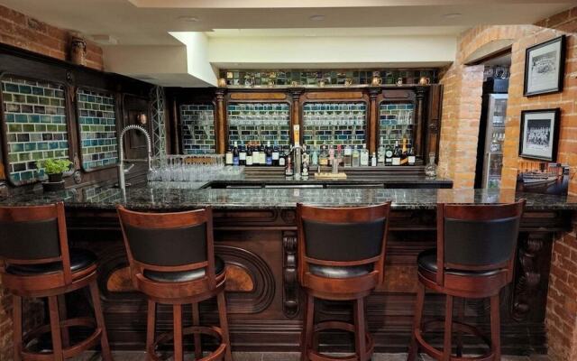 Frederick Stearns House Historic Inn