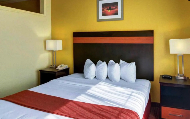Quality Suites Houston IAH Airport - Beltway 8