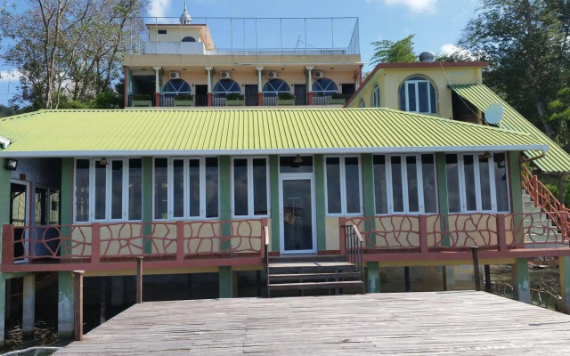 Hotel La Ribiera del Lago Peten Itza