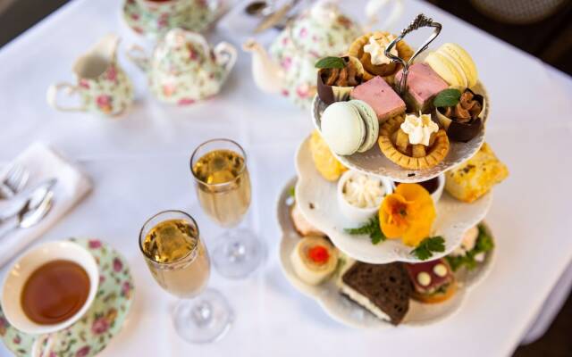 Pendray Inn & Tea House