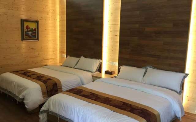 Lanrenyuanlin Hotspring Wooden House