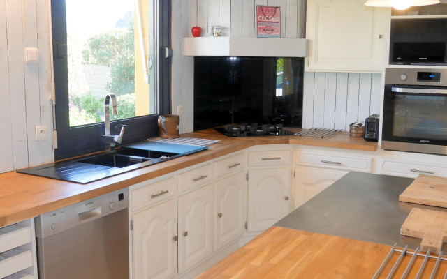 Holiday Home With Jacuzzi, Guisseny