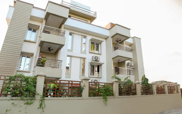 Hotel Golden Way by OYO Rooms
