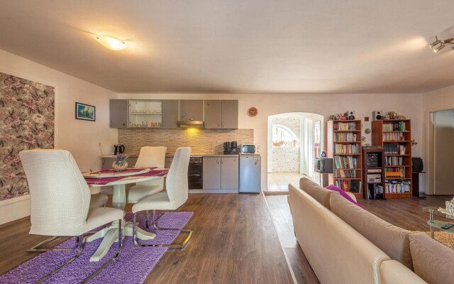 Stunning Apartment in Zaton With 1 Bedrooms and Wifi