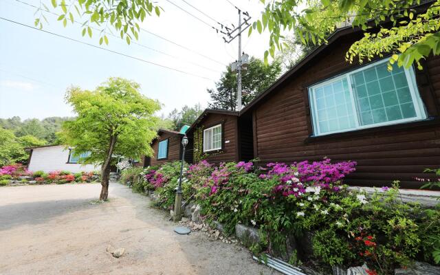 Gapyeong Ihwachon Pension