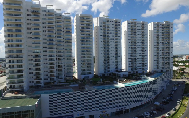 Suites Malecon Cancun