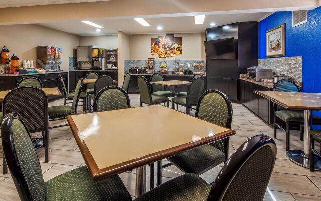 Red Roof Inn & Suites Lexington - Hamburg