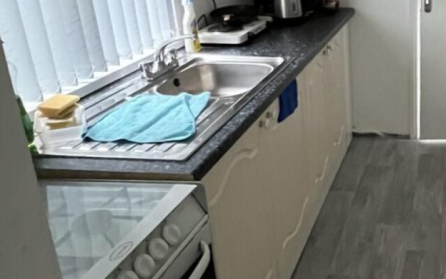 1 Private Bedroom Sharing Bathroom and Kitchen