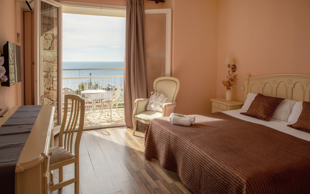 Hotel Roger de Flor Seleqtta