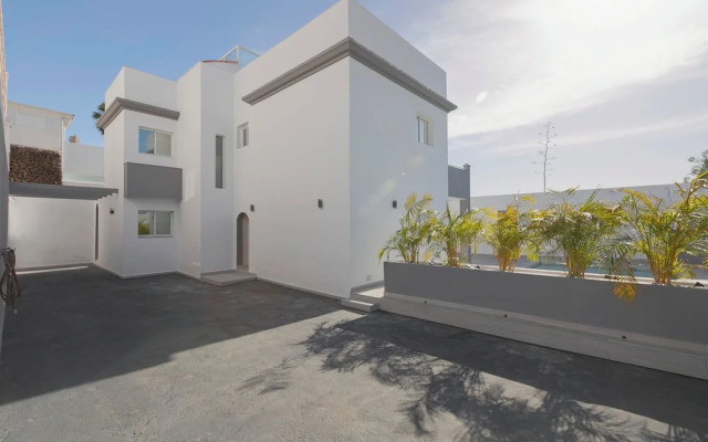 Stunning Apartment Within Villa Nr Los Cristianos