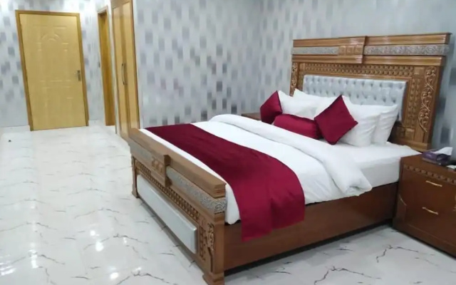 The Rich Hotel