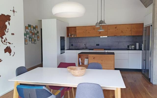 3,5 Zimmer Dachwohnung: Modern, komfortabel, zentral, mit Bergsicht