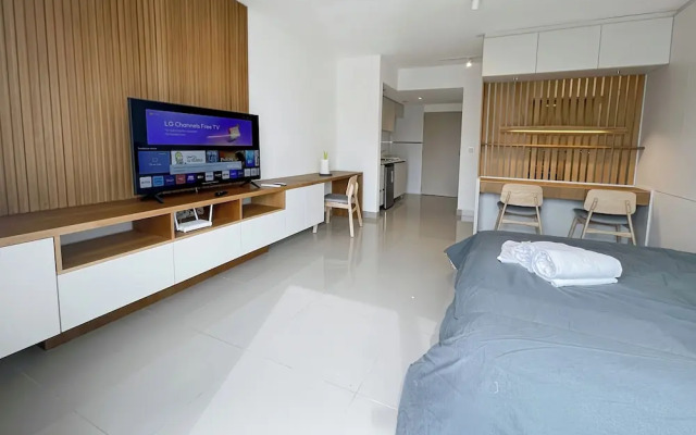 Studio Luxury Balcony Pool