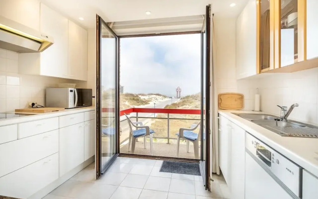 Hawthorn 2-1 Centrally Located and Near the Beach