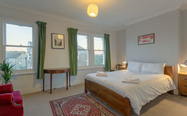 3 Bedroom Family House in Inner East London