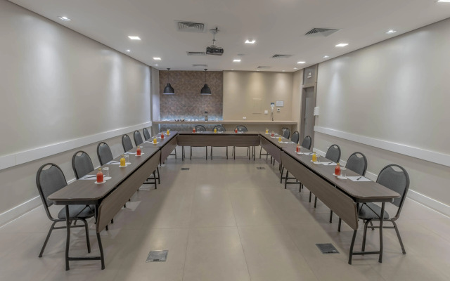 Hotel Deville Prime Cuiabá