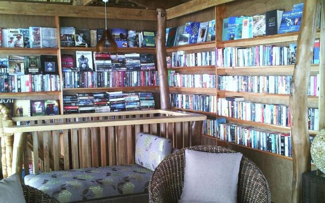 Jjs Backpackers Village