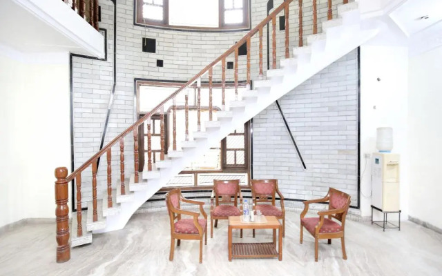 The Corner House By OYO Rooms