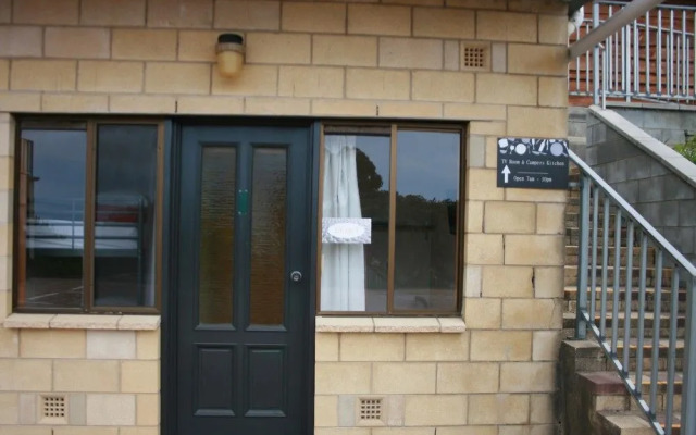 Seaview Holiday Park and  Hostel