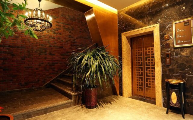 James Joyce Coffetel South Beijing Railway Station Fangzhuang Puhuangyu Metro Station