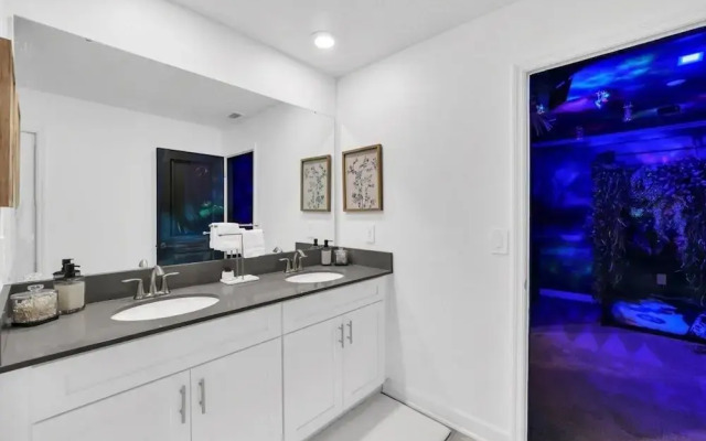 2940 Penel 9 Bedroom Home