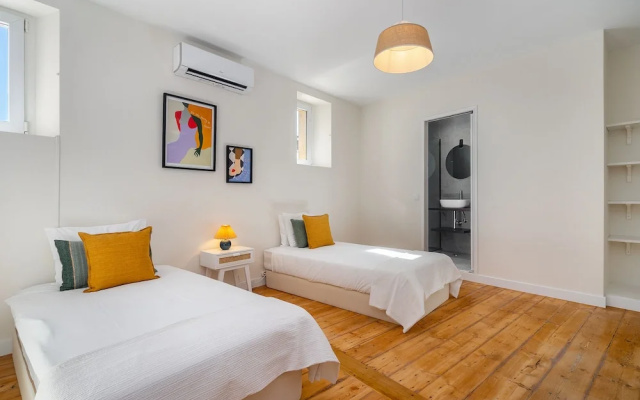 Brand new luxury apartment riverside