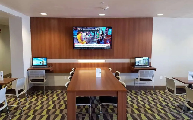 Microtel Inn & Suites By Wyndham Bellevue/Omaha