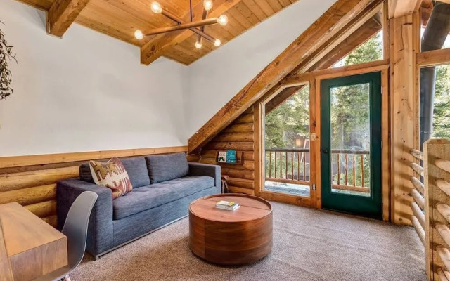 Private Luxurious Cabin w spa Near Breckenridge