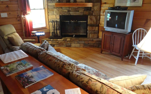 Engadine Inn & Cabins