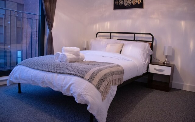 Livestay - 2 Bed 2 Bath Minutes From Heathrow