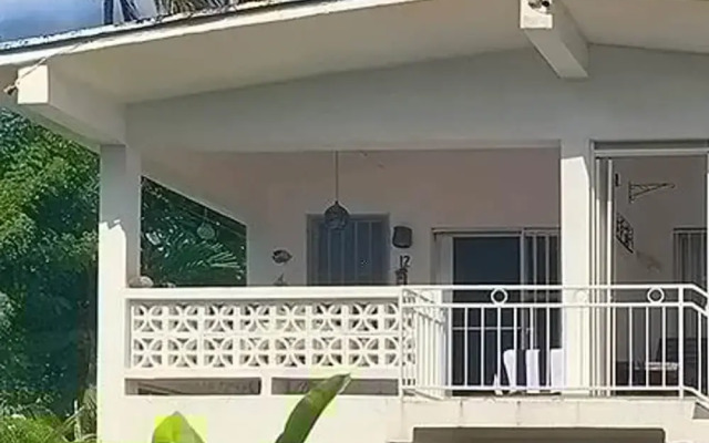 The Art Studio 12 Beachfront Apartment Barbados