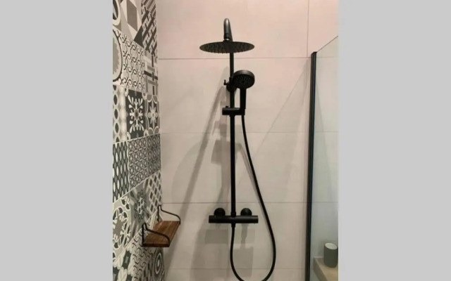 COOL City CENTER Apt. @ METRO and SHOPPING STREET