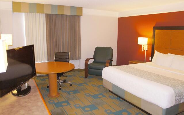 La Quinta Inn & Suites by Wyndham Sherman