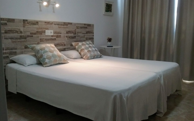 Hostal Residencia Cardona