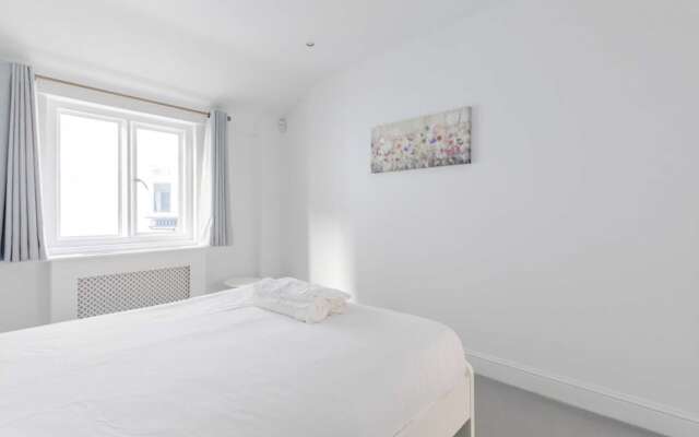 Central & Stylish 2BD Home Near Kensington Gardens