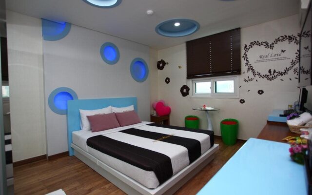 Q Hotel