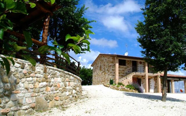 Timeless Villa in Cagli With Garden and Swimming Pool
