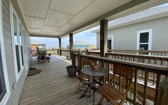 Sea Beauty 3 Bedroom Home by RedAwning