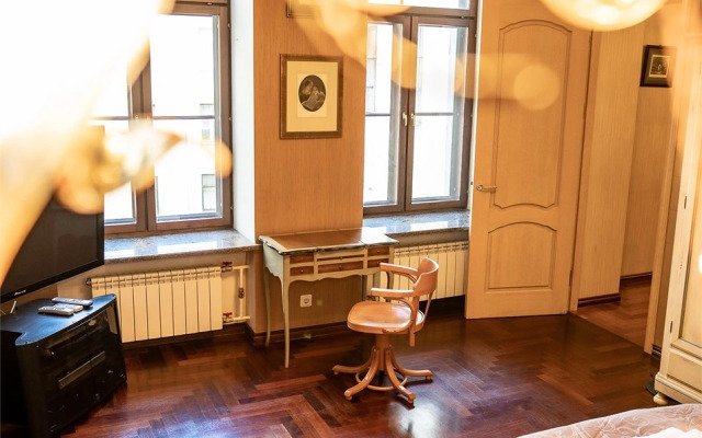 Bronza на Миллионной