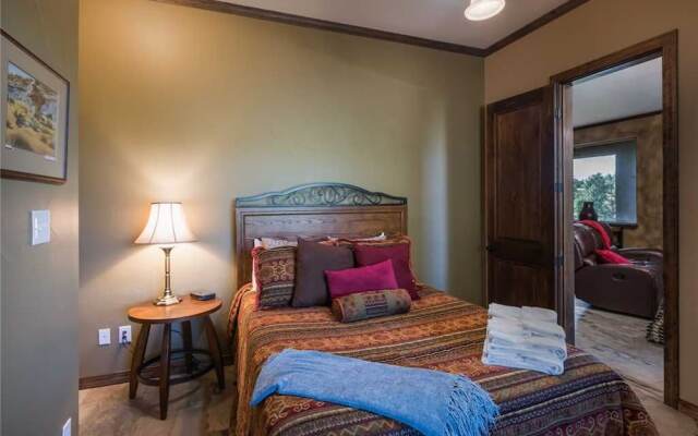 Sky Hawk Lodge - Four Bedroom Cabin