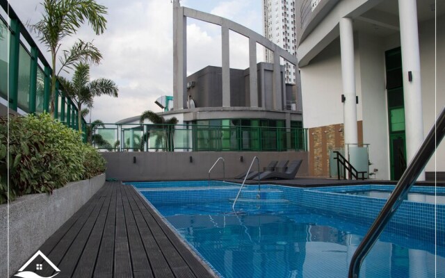 Les Luxe Rooms - Symphony Tower 2