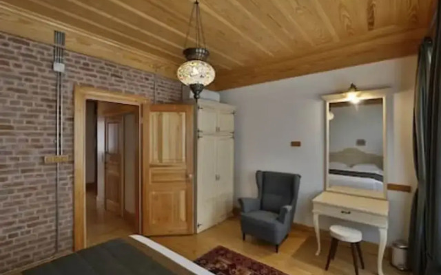 401 Old City Brand New Spacious With Balcony